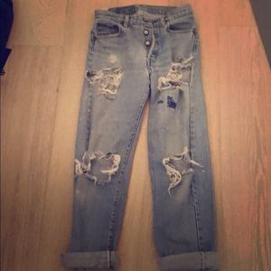 Levi’s HighWaisted Distressed Denim 24-25